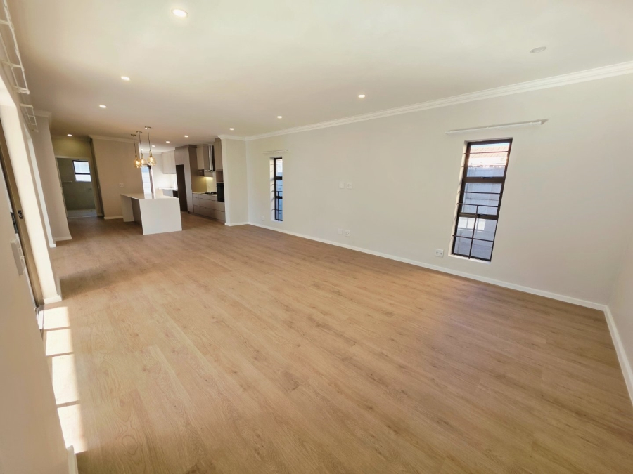 To Let 4 Bedroom Property for Rent in Parklands Western Cape